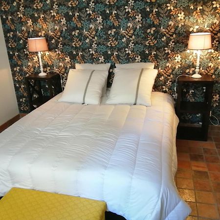 Le Paris Londres Bed and Breakfast Mesnieres-en-Bray Δωμάτιο φωτογραφία